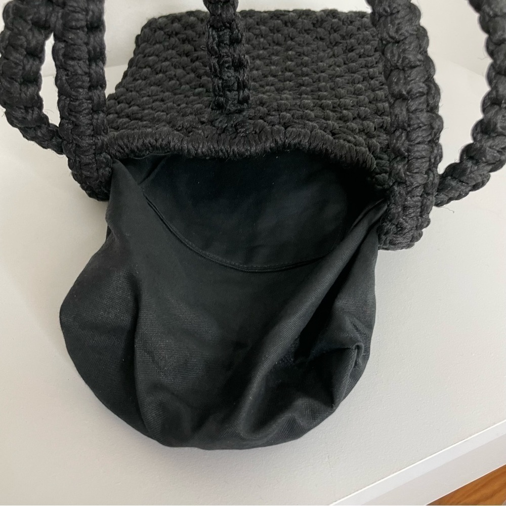 Vintage 90s/Y2K black macramé crochet purse with wooden bead closure - Picture 9 of 17